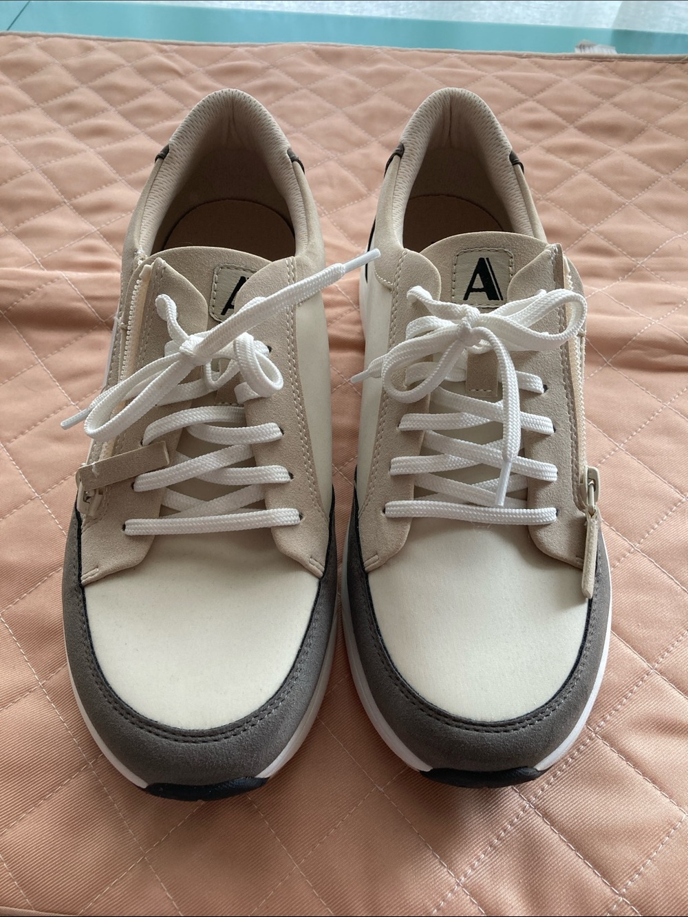 Alegria tennis shoes size 9